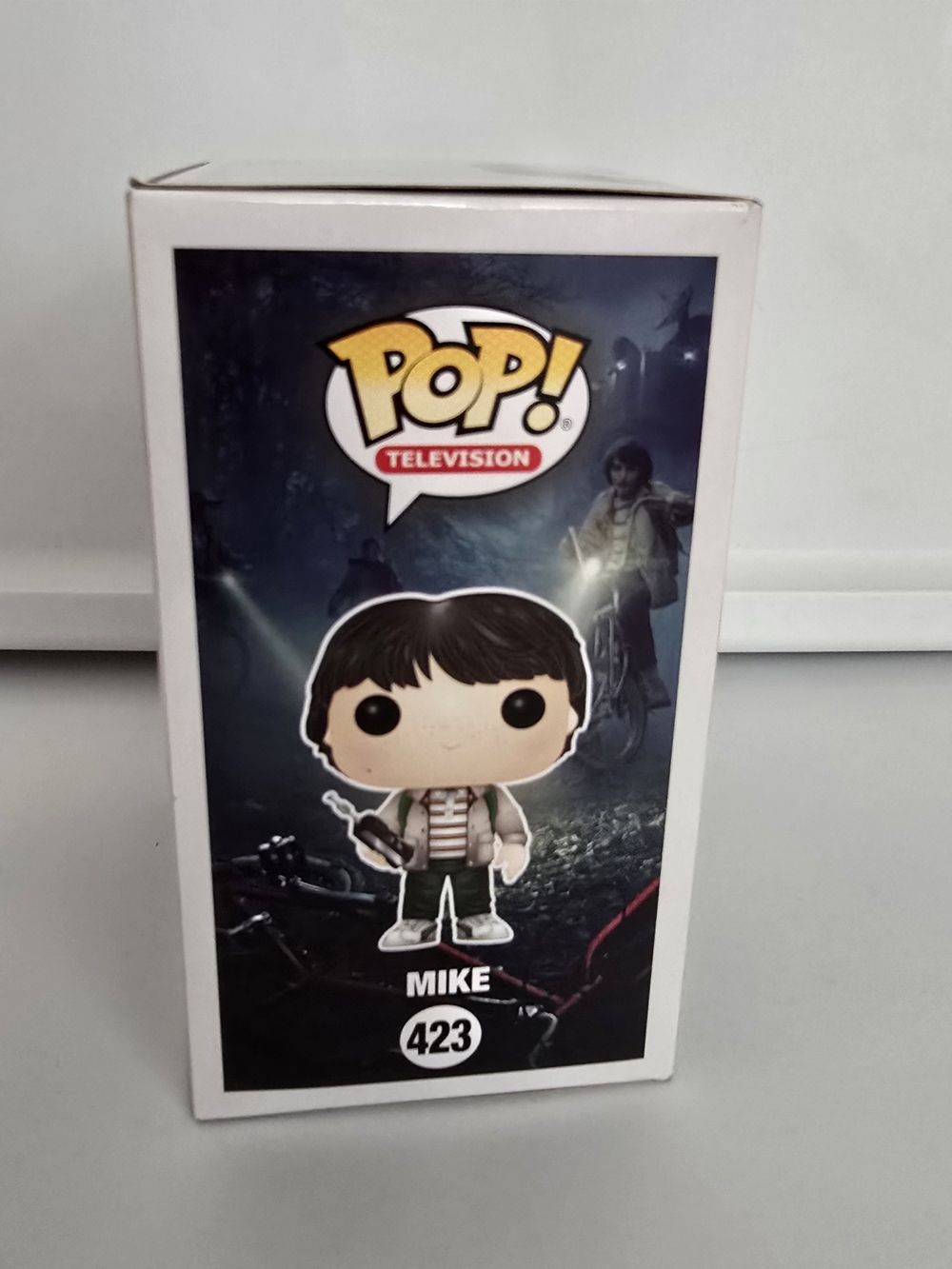 Funko Pop! Television Stranger Things Mike Wheeler with Walkie Talkie #423 - Picture 3 of 6